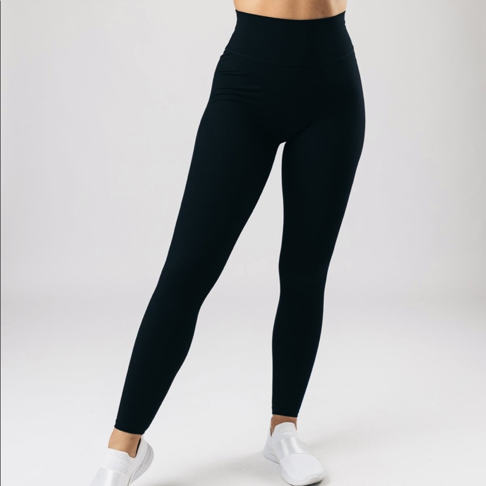 ❌SOLD❌ ALPHALETE ALPHALUX ESSENTIAL LEGGING BLACK